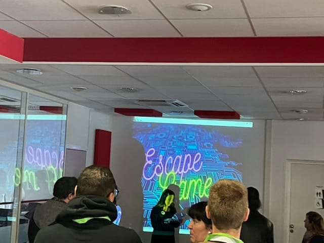 1▶️Retour sur l'escape game organisé à @poleemploi_GE  Saint-Louis (68) 👉L'action "Trouver la clef pour l'#Emploi " a pour objectif de recruter autrement et cela en découvrant les savoirs être des candidates et candidats avant de découvrir leurs CV !