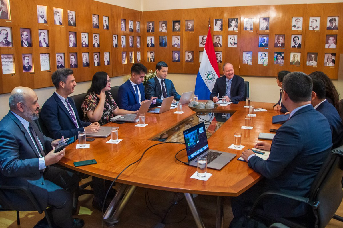 El ministro <a href="/cgfernandezv/">Carlos Fernández V</a> recibió a una delegación de <a href="/el_BID/">Banco Interamericano de Desarrollo</a>, encabezada por su representante en el país, Edna Armendáriz, con quienes conversó acerca de la iniciativa “BID–Clima”.

➡️ lc.cx/TJKdUy