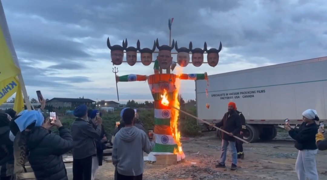 AskAnshul's tweet photo. Khalistanis in Canada burned multiple flags of India and raised anti-India &amp; Khalistan slogans on Dussehra.

This is what Canada has become under Justin Trudeau. https://t.co/YN62Dk7ppR