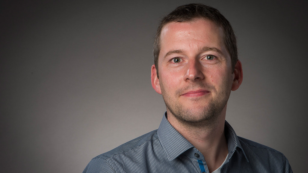 UniofBath's tweet photo. Professor Stijn Wuyts in @BathPhysics has been awarded a prestigious named Chair in Extragalactic Astronomy for his contributions to astrophysics research.

His work on galaxy formation and evolution is shaping our understanding of the universe. 🌌 https://t.co/S4h6hdSQyg