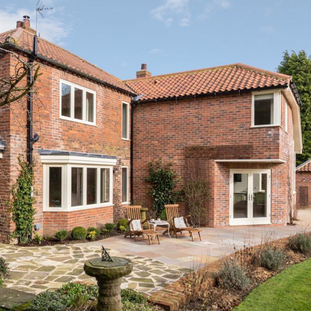 In this Yorkshire home, owners have replaced existing windows with #Accoya wood due to its long lifespan and high performance, manufactured and installed by the accredited manufacturer R&amp;E Falkingham🏡

#Accoya #Accoyawood #Accoyawindows