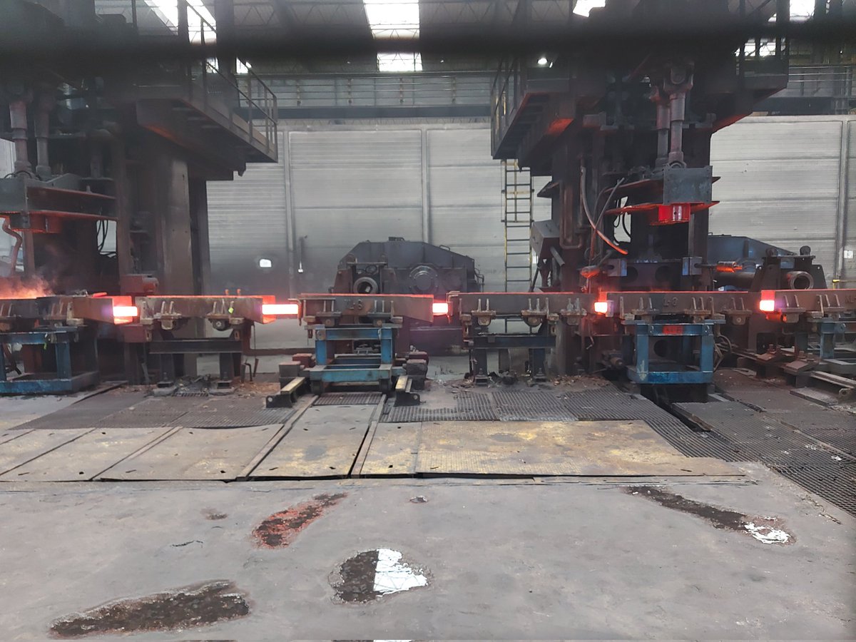 WarszawskiBlog's tweet photo. Wycieczka do huty🔩
Trip to steel mill🔩
#huta #stal #wycieczka #HutaWarszawa #arcelormittal #Bielany #Warszawa #steelmill #steel #trip #Warsaw https://t.co/weT5dMAY7T