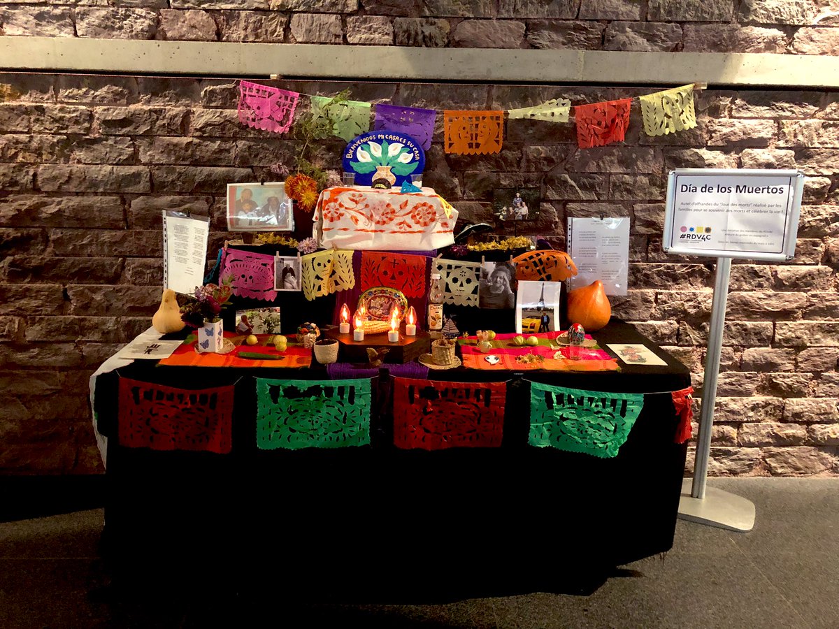 C’est les vacances aux Champs Libres 😌 Retrouvez notamment cet autel mexicain dans notre hall.
En plus de toutes nos expos et collections, découvrez le programme des vacances ➡️ bit.ly/lcl-vt23 🎃