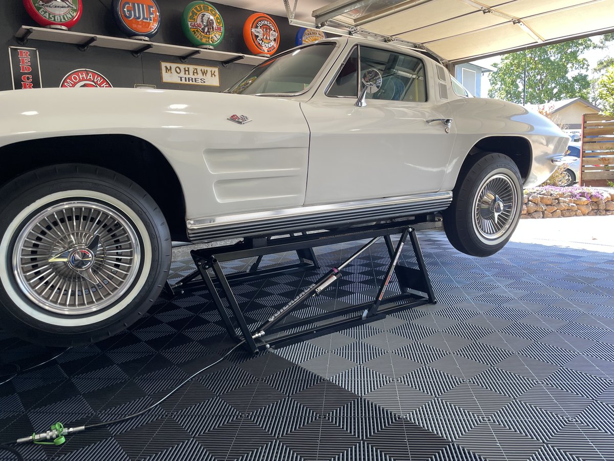 Maintain your cars without having to maintain your floors. 

Our tiles are designed for easy care and lifetime use. Discover the unmatched value of Swisstrax → bit.ly/3yXXBOw

#Garage #ModularFlooring #GarageMakeover #VintageCars