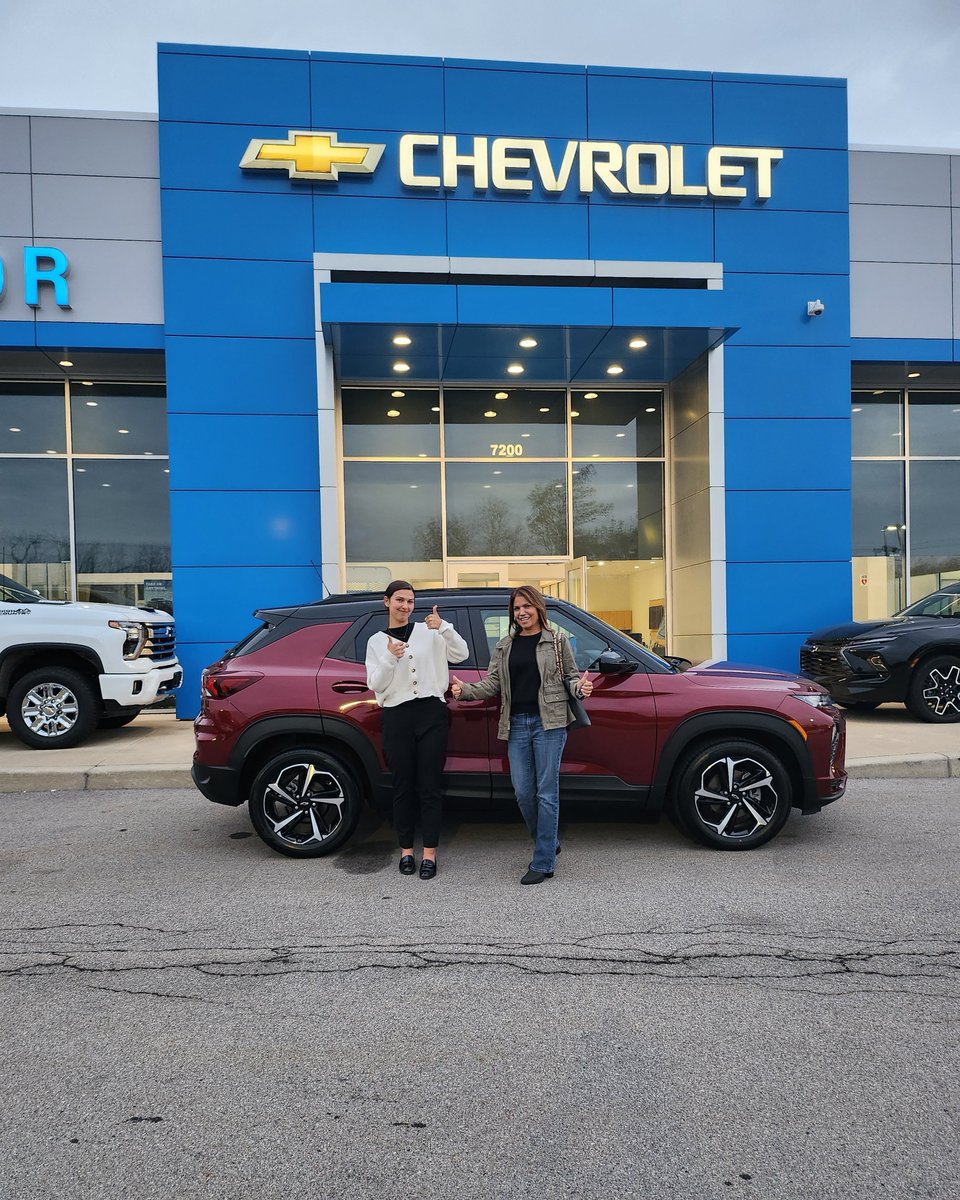 VictorChevyNY's tweet photo. Congratulations to our newest customers! Thank you for choosing Victor Chevy! 😎

🎃 Vicki Sassone - 2024 Chevrolet Trailblazer RS
🎃 Sarah and Jason - Ford Edge
🎃 Anthony Ponto &amp; Anthony Ponto Jr - 2024 Chevrolet Silverado LT

#VictorChevy #VictorNY #chevrolet #Chevy https://t.co/SpGKUrC2Ve