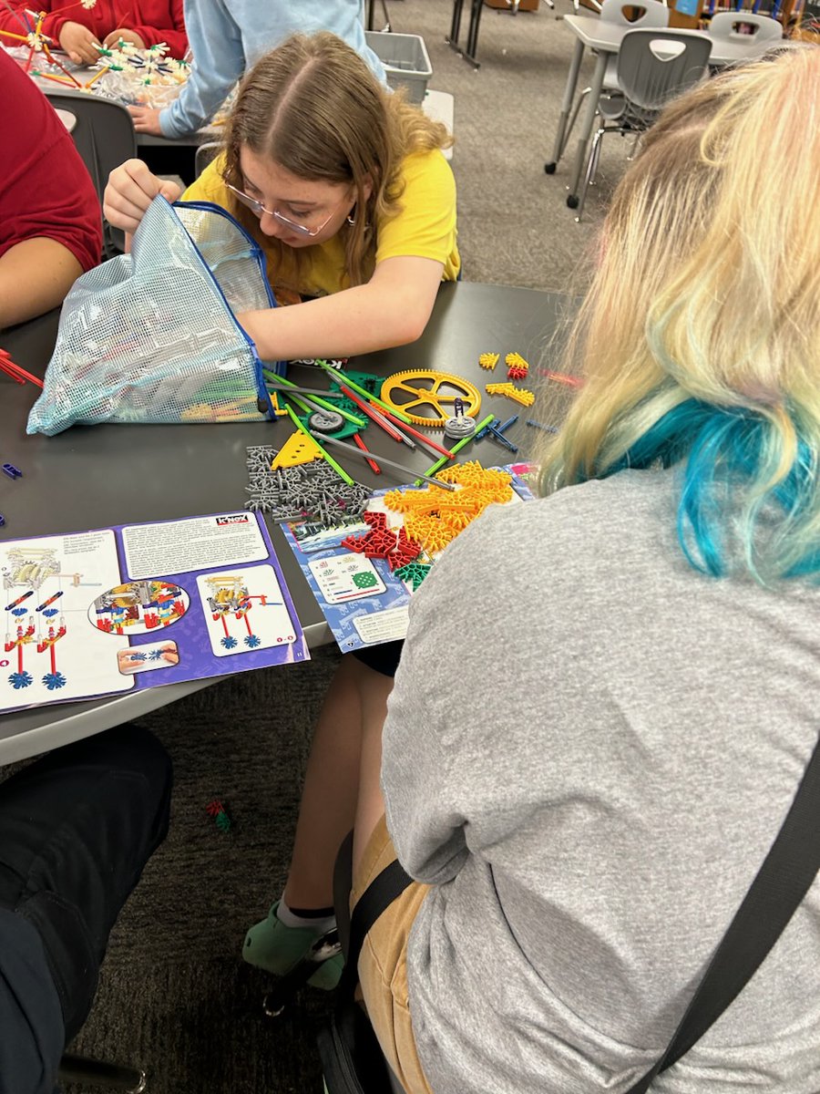 WhiteMSLibrary's tweet image. STEAM stations in the library on Tuesdays morning are always a popular choice. @edwhiteneisd @dataedwhite