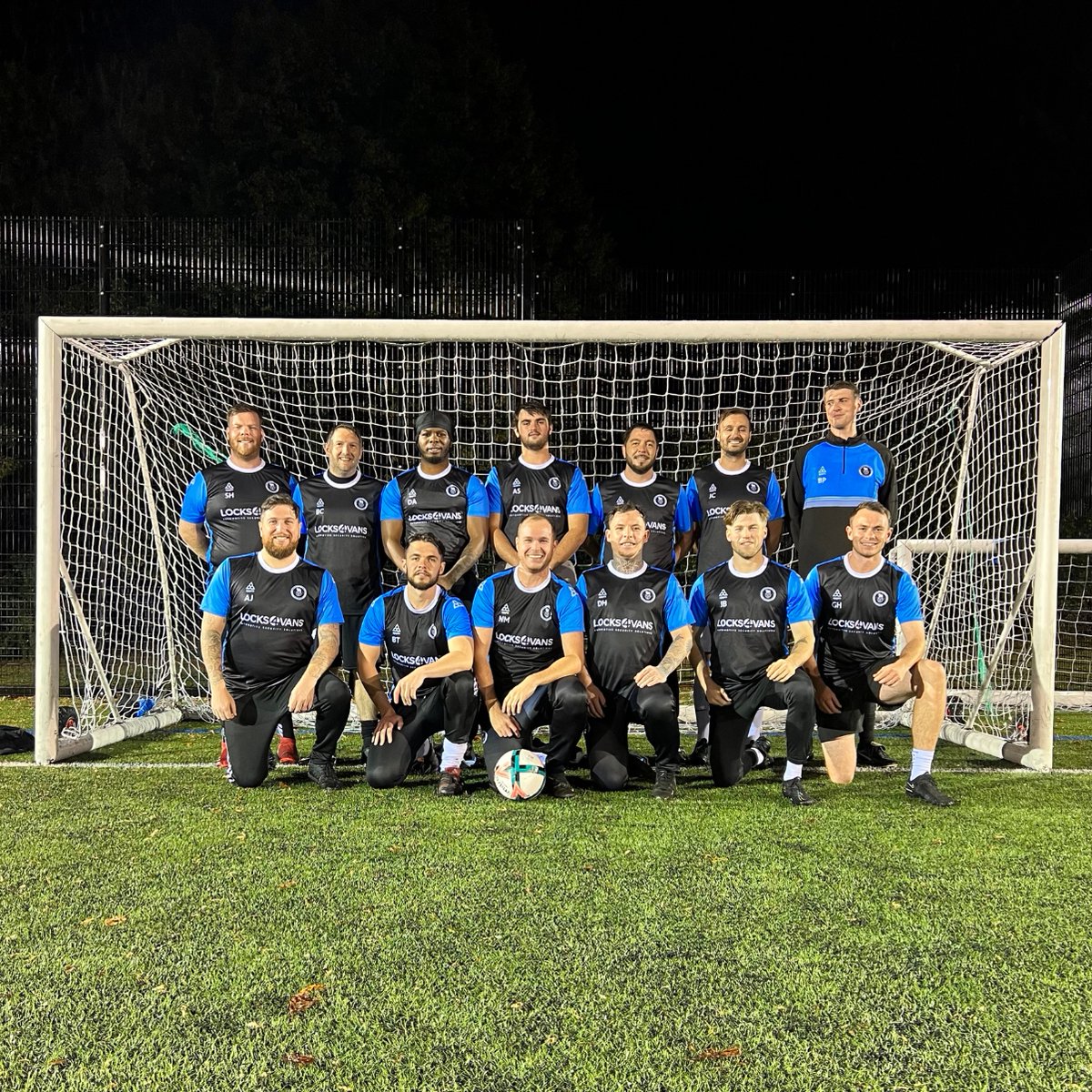 Locks 4 Vans are proud to announce that we're sponsoring local team Springhead Park FC this season!

We're wishing the newly promoted squad the best of luck for the rest of the season - and we hope you make the most of your new training kits. ⚽

#UpTheSpringhead
<a href="/Springheadpark_/">Springhead Park FC</a>