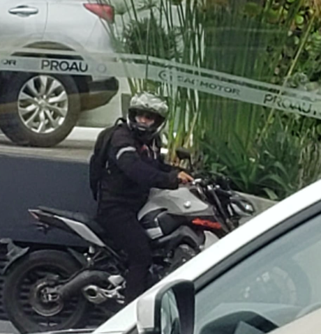 Que espera la <a href="/PoliciaEcuador/">Policía Ecuador</a> para actuar! Varias personas asaltadas por los mismos en Quito:
Eloy Alfaro y Gaspar
El Inca
Mañosca y América

Asaltan en las mañanas en lugares de alto tráfico.