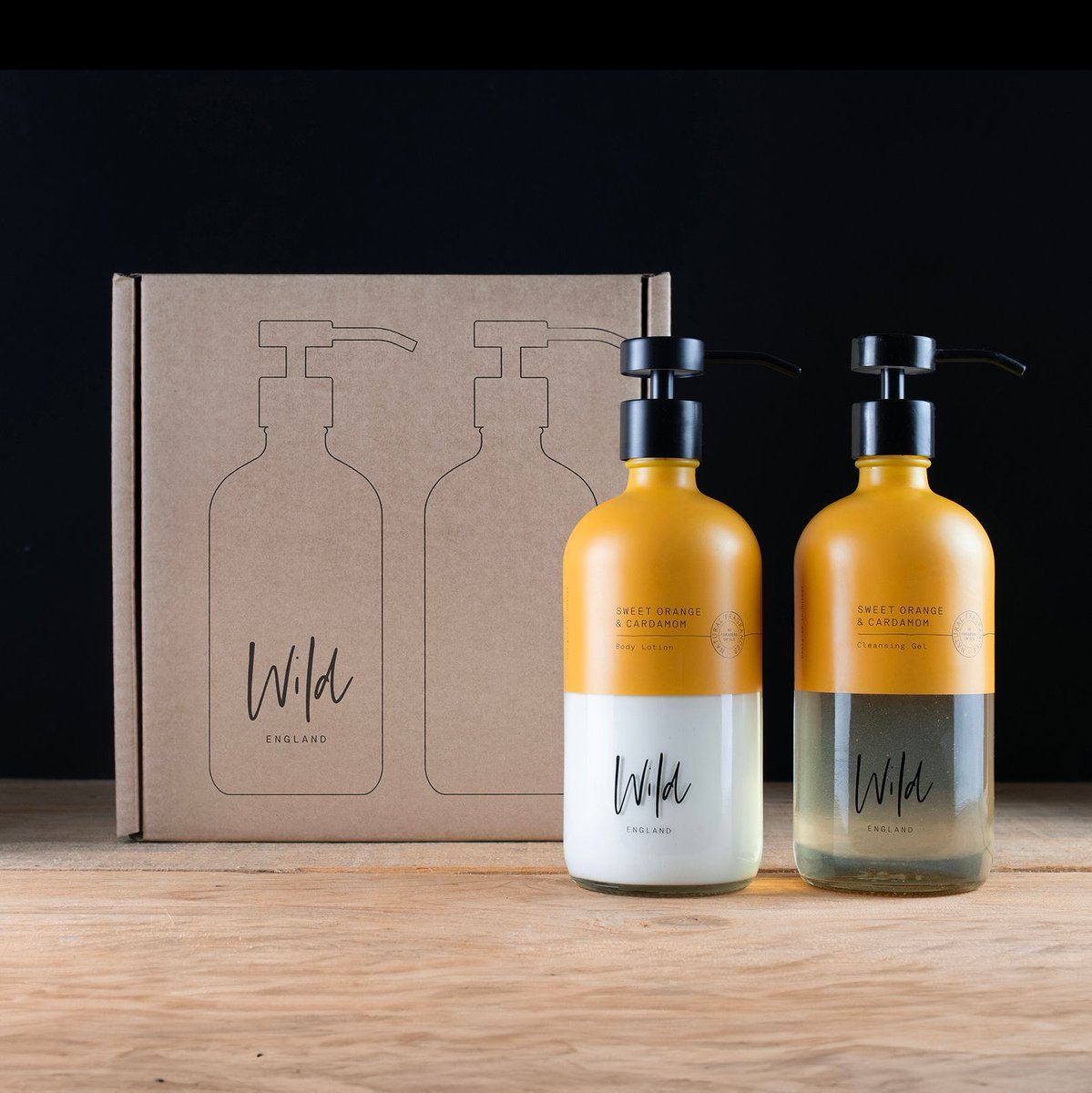 CuCo Creative turns Wild England festive by releasing this winter-themed gift box. From designing the box net and sleeve to managing the print production, our creative designers were really hands-on with this packaging project!
#giftbox #giftboxdesign #packagingdesign #ecogifting