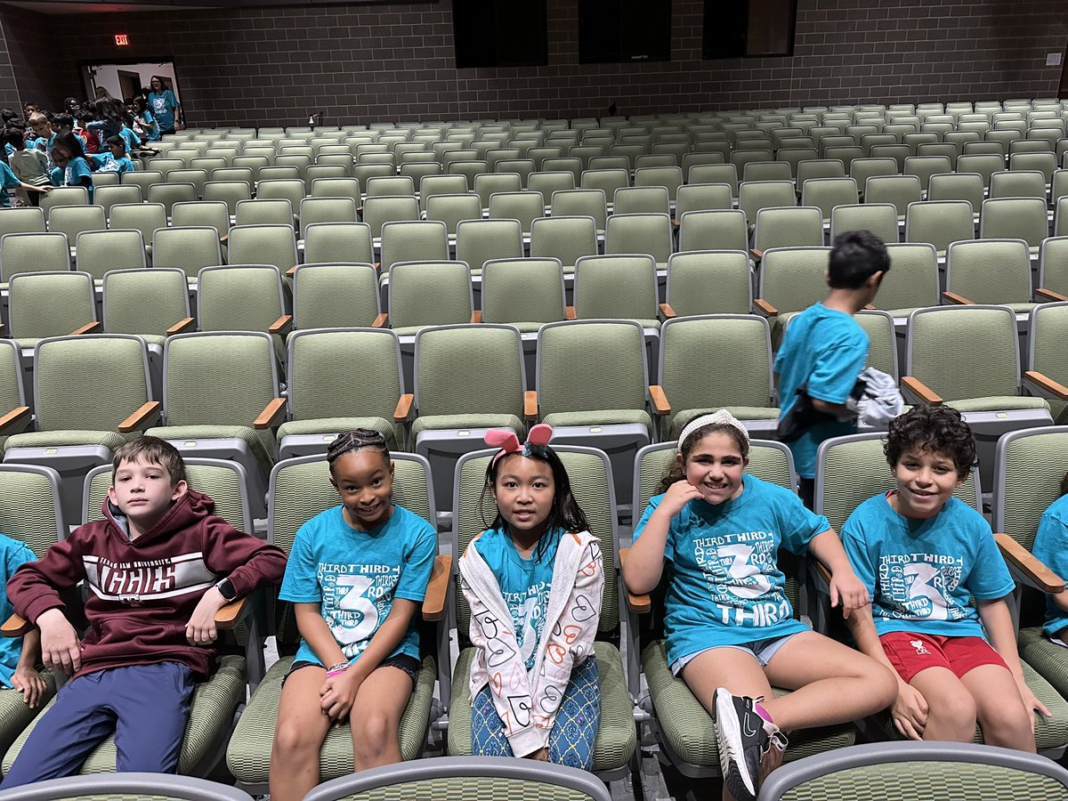 We are ready for the opera!🎶 <a href="/McSpeddenES/">McSpeddenES</a>