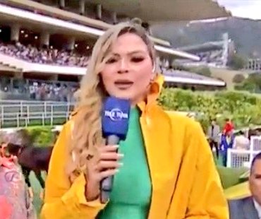 Y así bajo la LLUVIA 🌧️🌧️🌧️🌧️con el IMPERMEABLE cuál es el mejor amarillo que ha pasado por la RINCONADA 🐎
LIKE ❤️:WILL
RT 🔄: Nathaly
#Hipismo #LaRinconada