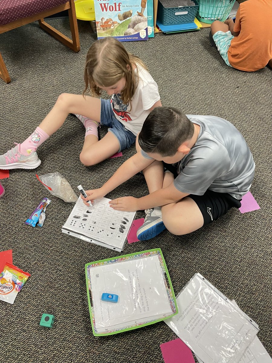 Working hard on fluency in their reading station using UFLI materials. #GrowingGreatness <a href="/HumbleISD_HHE/">Hidden Hollow Elementary</a> <a href="/UFLiteracy/">UF Literacy Institute</a>