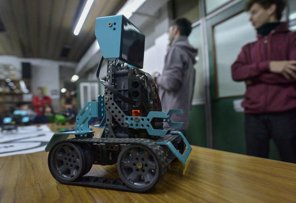 🤖💻 ¡Más de 3mil marplatenses se sumaron a la Expo Robótica que tuvo de todo! Charlas, capacitaciones, y un montón de actividades más tuvieron lugar durante tres días y los visitantes se pusieron creativos e innovaron con las últimas novedades tecnológicas.