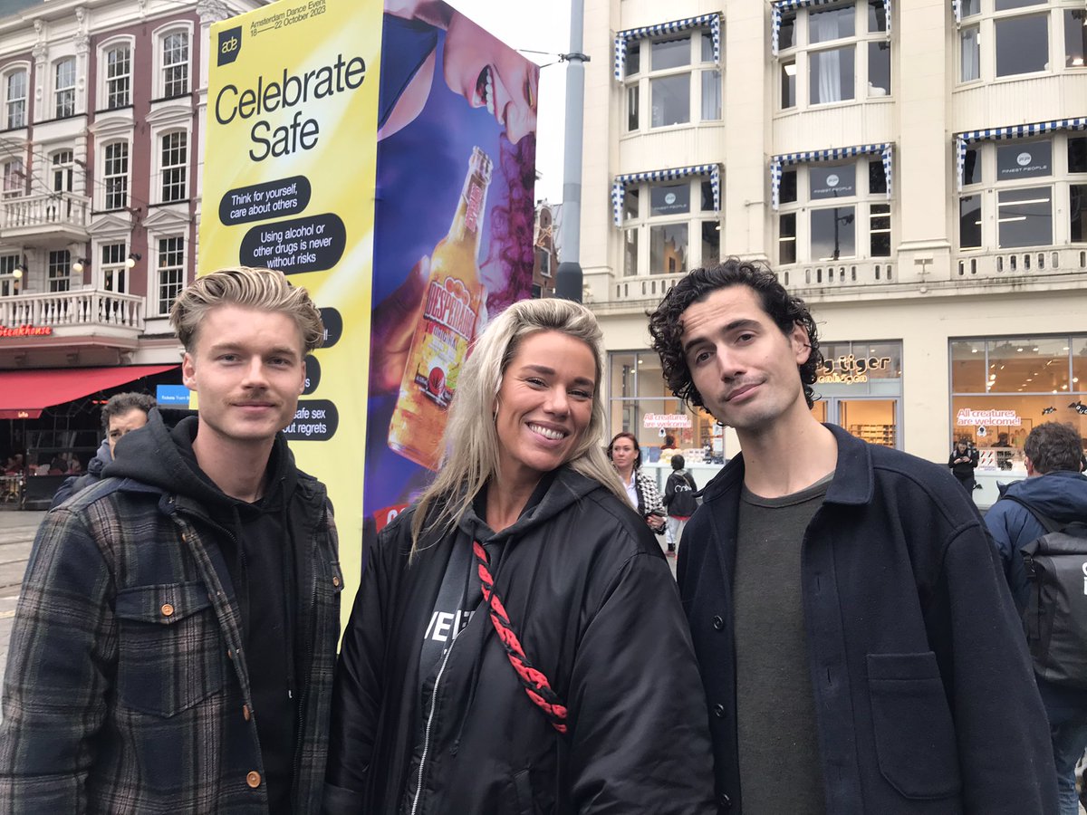 . (@mtribune) on Twitter photo Philips OneBlade lancering in speciale tramhalte met TikTok barbiers op Leidseplein. <a href="/PhilipsNL/">Philips Nederland</a> <a href="/crocodile_staff/">クロコダイル Official</a> #oneblade #scheerinnovatie Philips OneBlade lancering in speciale tramhalte met TikTok barbiers op Leidseplein. <a href="/PhilipsNL/">Philips Nederland</a> <a href="/crocodile_staff/">クロコダイル Official</a> #oneblade #scheerinnovatie