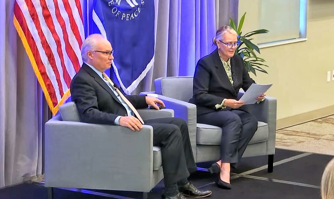 #HappeningNow @USIP's Lise Grande hosting 
@StateDept_NEA’s Tim Lenderking to discuss innovative diplomacy in #Yemen.  #USEnvoyYemen: '#Yemen has an opportunity for peace and it must be seized,' adding how 'Safer is a case in point' when all parties are able to work together.