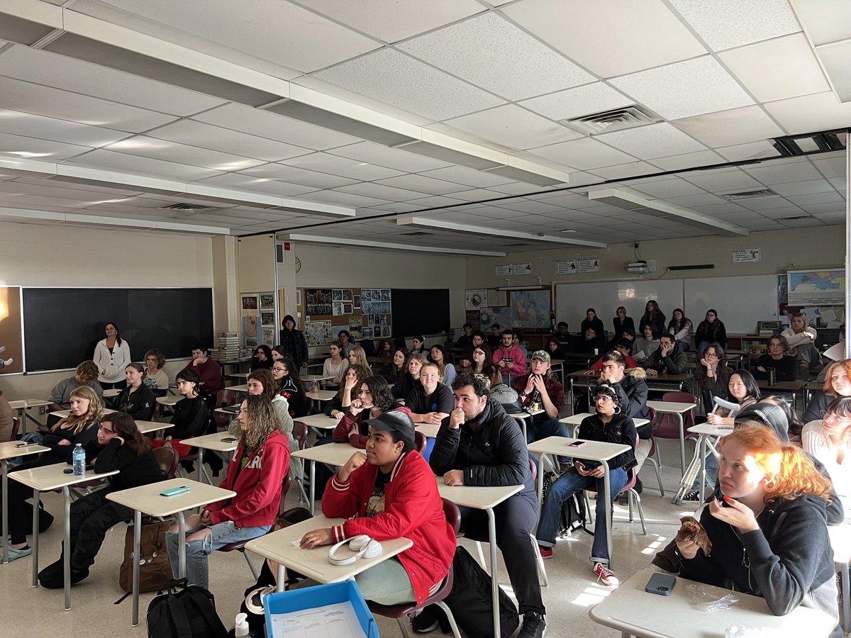 Banting_CWSTrip's tweet photo. November student meeting!!  135 days left and everyone’s getting excited! @Banting_CWS @ghardytours https://t.co/ccAdr4pPPi