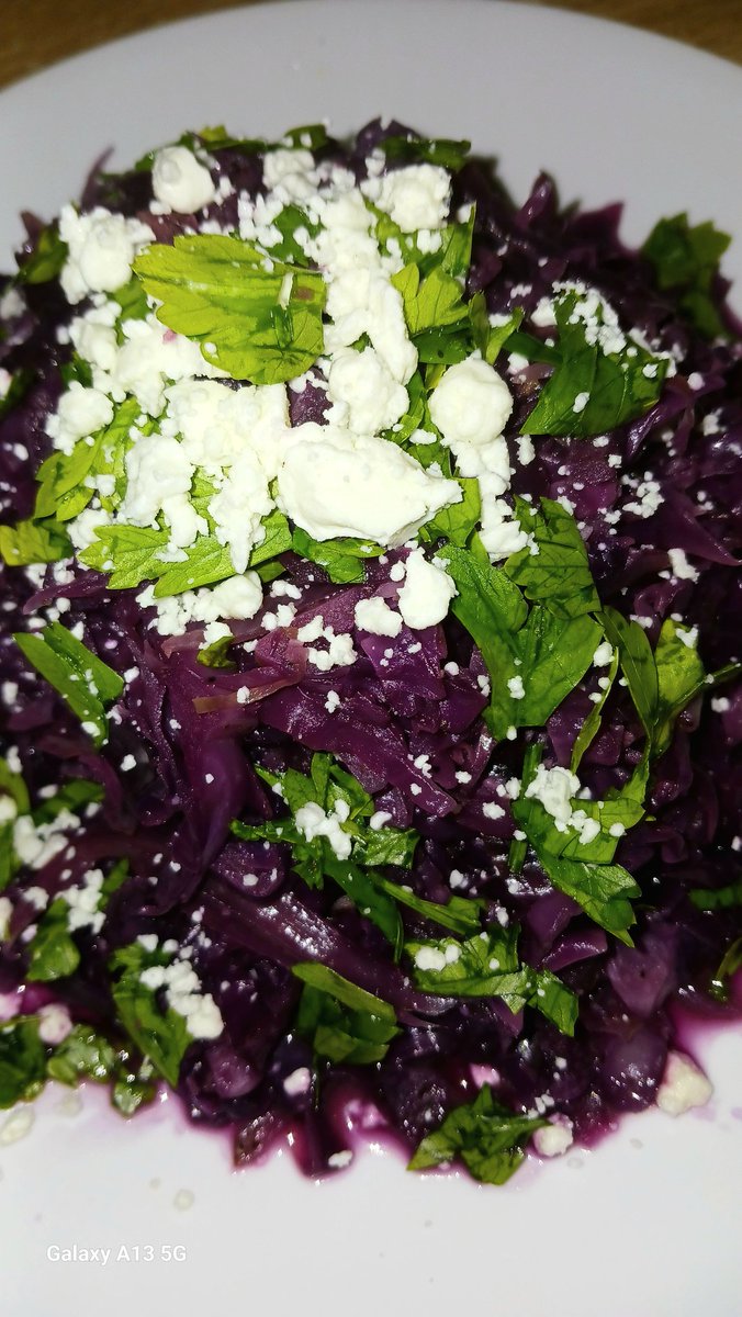 Bettyboo2916's tweet photo. Such a #FallTreat!! #BraisedPurpleCabbage with #ParsleyAndCrumbledGoatCheese. 😋 https://t.co/a93Yn2t2wJ