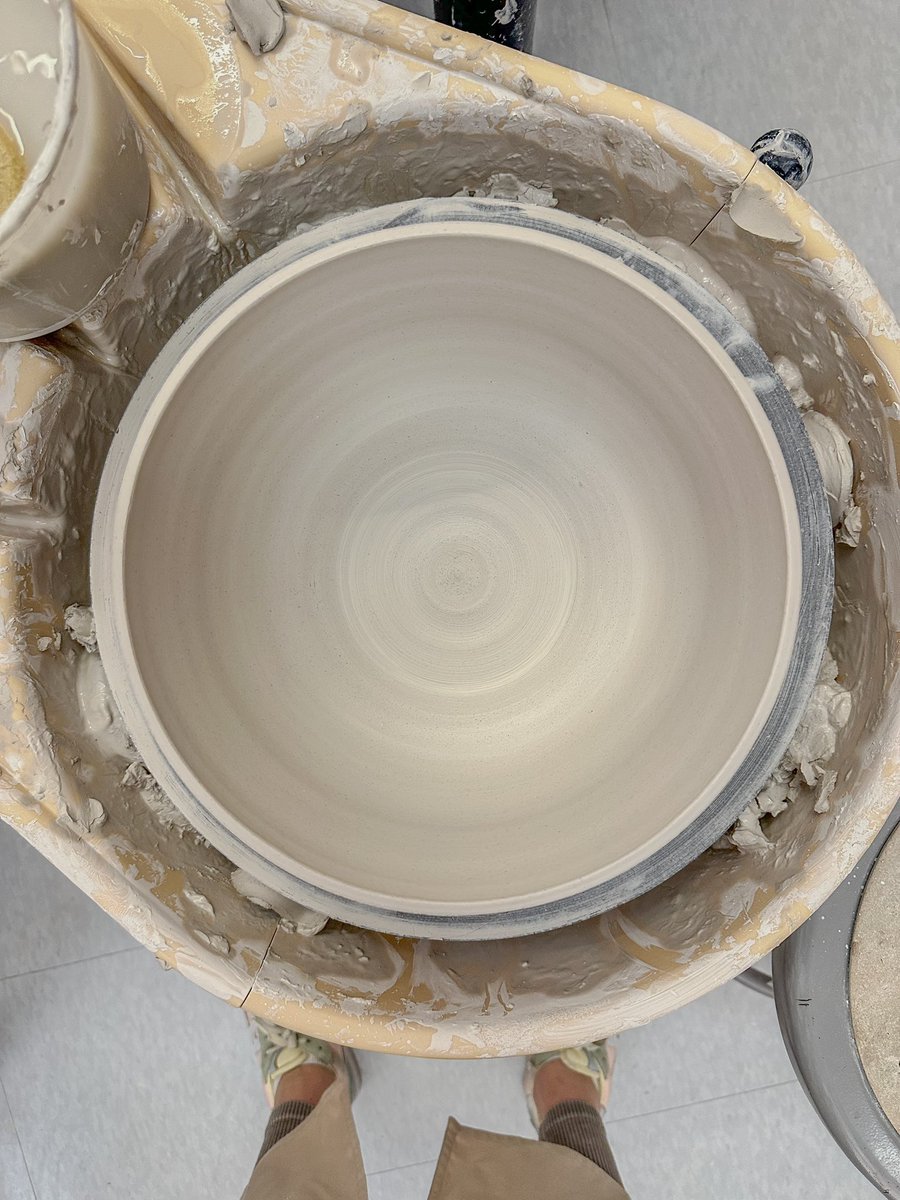 New bowl on the pottery wheel.

Sharing the process here: instagram.com/reel/CywrdPSLI…
