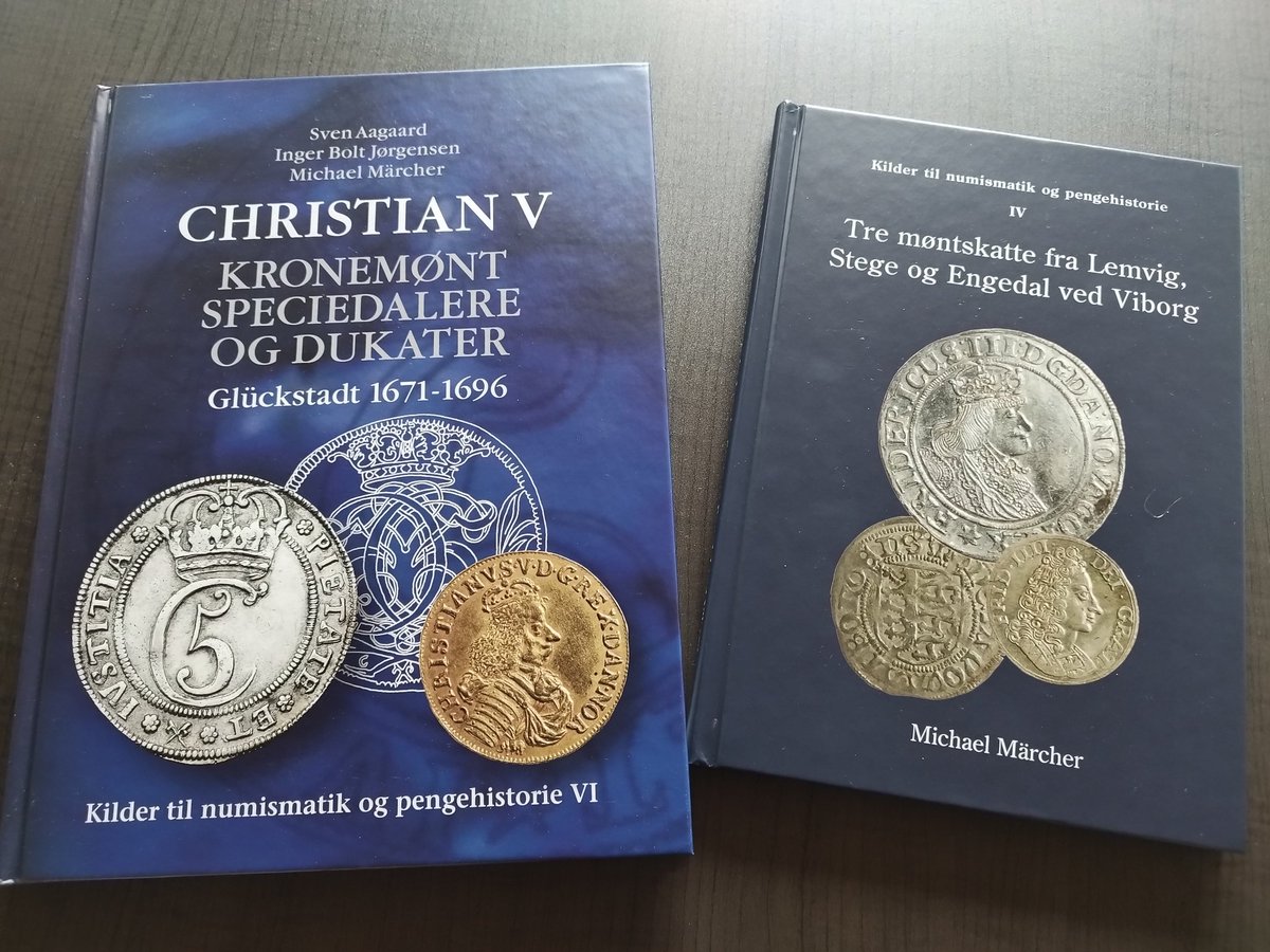 FunWithCoins's tweet photo. Always nice with some more reading material for my birthday last week 🤓
#coins #numismatics https://t.co/kVg5KUmqeN
