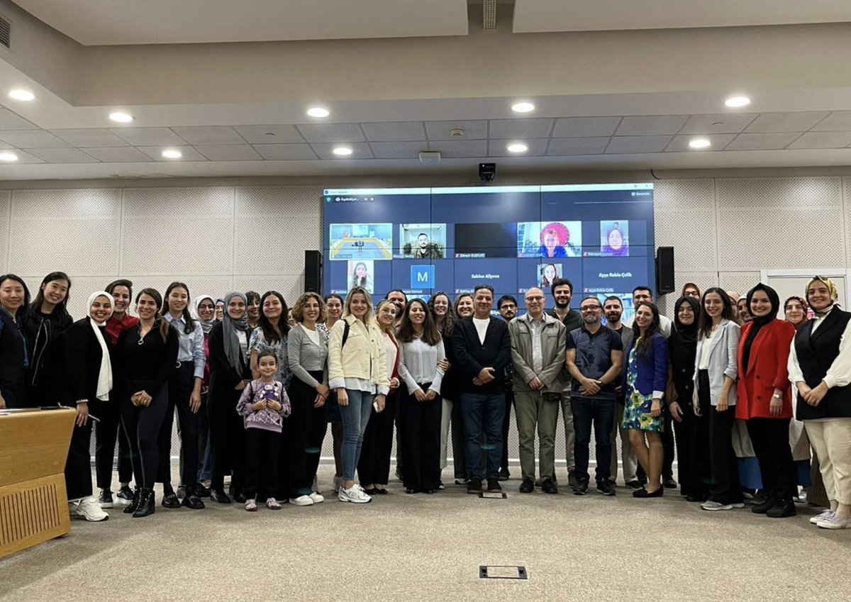 "Küresel Dil Öğretim Eğilimleri ve Değişen Paradigmalar" konulu 36. YADOT Çalışma Toplantısı üniversitemizde gerçekleşti. 📚

<a href="/ItuTomer/">İTÜ TÖMER</a> dil öğretimindeki en iyi uygulamaları geliştirmeye devam ediyor. Emeği geçen kıymetli hocalarımız, idari personelimiz ve sevgili öğrencilerimize