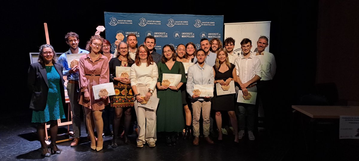 Philippe_Auge's tweet photo. Mes félicitations aux étudiants de la promo "Cèdre" du master interdisciplinaire Sciences du bois @FacsciencesUM @umontpellier qui recevaient leur diplôme. La filière bois est en fort développement, innover au sein des laboratoires de recherche et des entreprises est un enjeu. https://t.co/485LtFkRrD