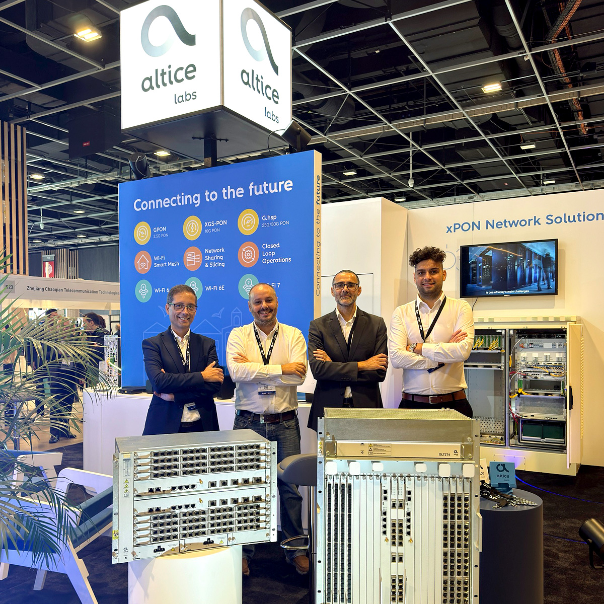 altice_labs's tweet photo. Day one at Network X!
Our team is ready to welcome you at booth B28 to showcase our latest innovative products and solutions.
If you are visiting Network X, please stop by and meet us.
#AlticeLabs #NetworkX #BBWF #BroadbandWorldForum #Paris #Connectivity https://t.co/0W4rBAqTZt