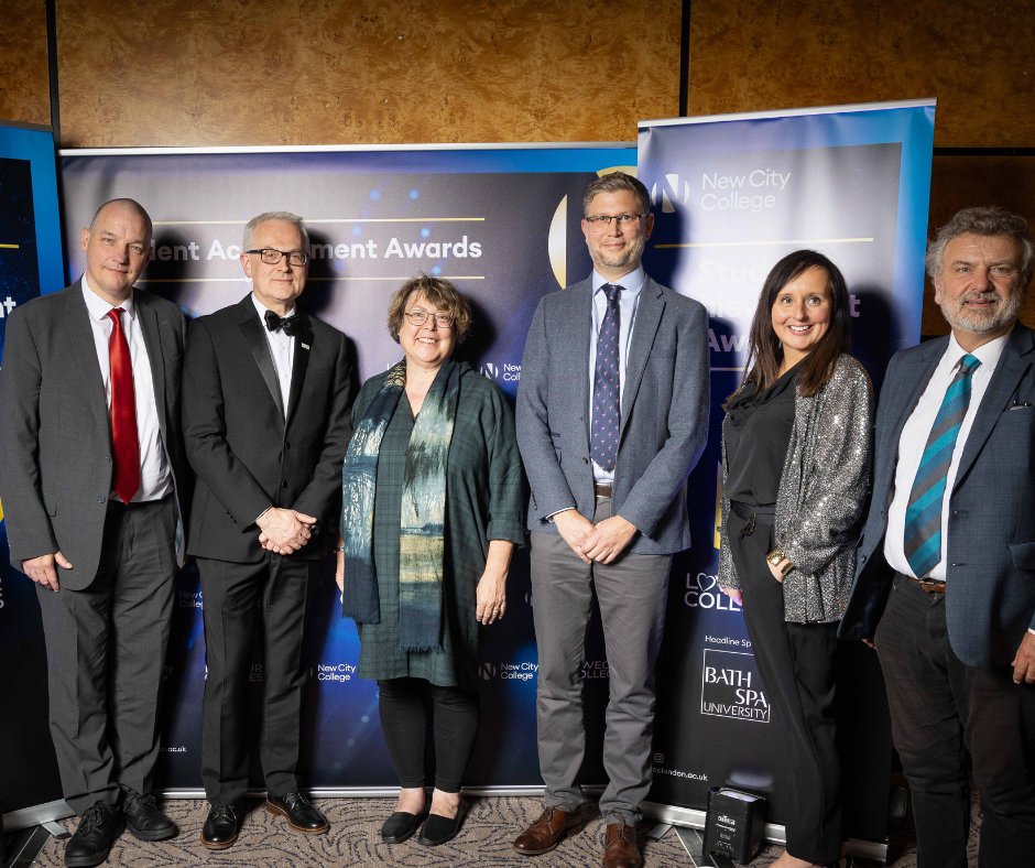 BathSpaUni's tweet photo. On 16 October we sponsored the New City College Student Achievement Awards! 🎉🏆

We've been working together with @NewCityCol to help students achieve their future career goals in East London.

🔗 Find out more - https://t.co/MzxbRLrZ95

#NCCStudentAwards23 https://t.co/gXiGeKotzD