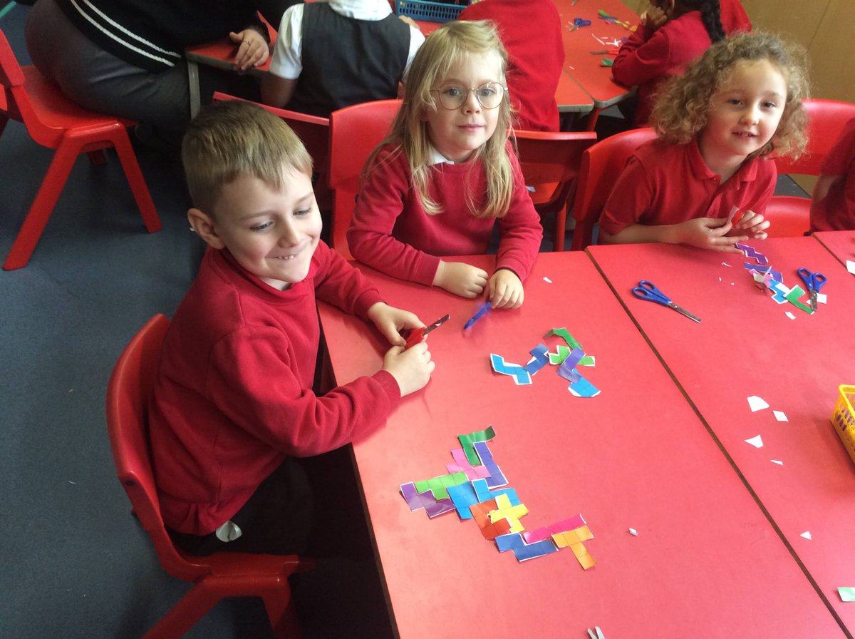 EddonMrs's tweet image. A new one for Mrs Eddon! Exploring pentomino patterns in Maths this morning with the amazing Fishergate team! Can you guess the animals they made? #makemathsfun