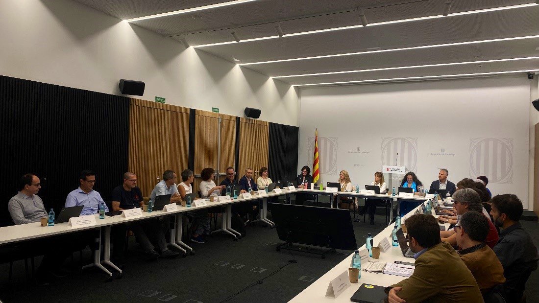 Gencat Digital (@gencatdigital) on Twitter photo 💁🏽♀️El Comitè d’Ètica de les Dades, presidit per la DG <a href="/NuriaEspuny/">Núria Espuny Salvadó</a>, compta amb experts referents i esdevé un òrgan consultiu al servei de <a href="/govern/">Govern de Catalunya</a> per oferir:
✔️Assessorament ètic
✔️Generar coneixement d’usos de les dades
✔️Garantir un espai de reflexió d’ètica sobre la governança 💁🏽♀️El Comitè d’Ètica de les Dades, presidit per la DG <a href="/NuriaEspuny/">Núria Espuny Salvadó</a>, compta amb experts referents i esdevé un òrgan consultiu al servei de <a href="/govern/">Govern de Catalunya</a> per oferir:
✔️Assessorament ètic
✔️Generar coneixement d’usos de les dades
✔️Garantir un espai de reflexió d’ètica sobre la governança