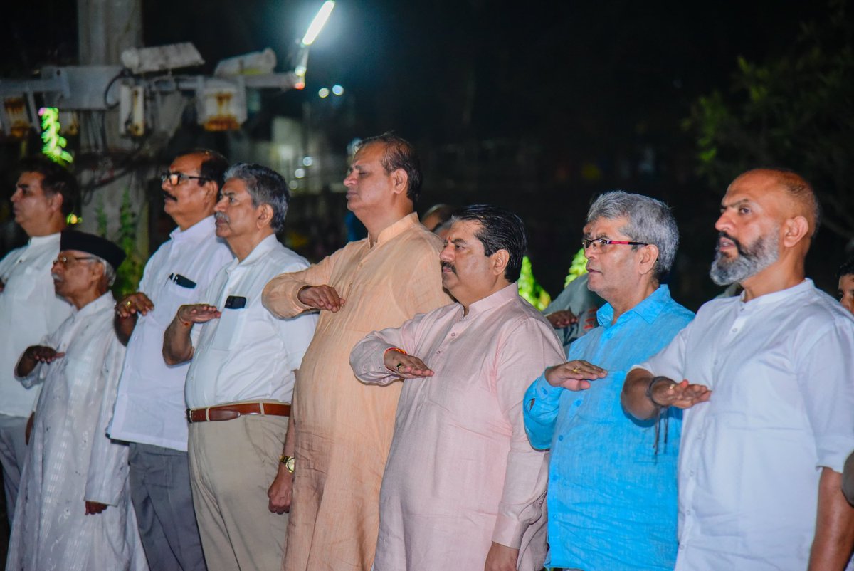 manoj_kotak's tweet image. परं वैभवं नेतुमेतत् स्वराष्ट्रं...!!

6 PM | 24-10-2023 📍 Mumbai | सं.६ वा.  | २४-१०-२०२३ 📍 Mulund .w zulelaal nagar.

🔸 RSS VijayaDashami Celebrations
🔸 राष्ट्रीय स्वयंसेवक संघ विजयादशमी उत्सव

@RSSOrg 
#RSSVijayadashami2023