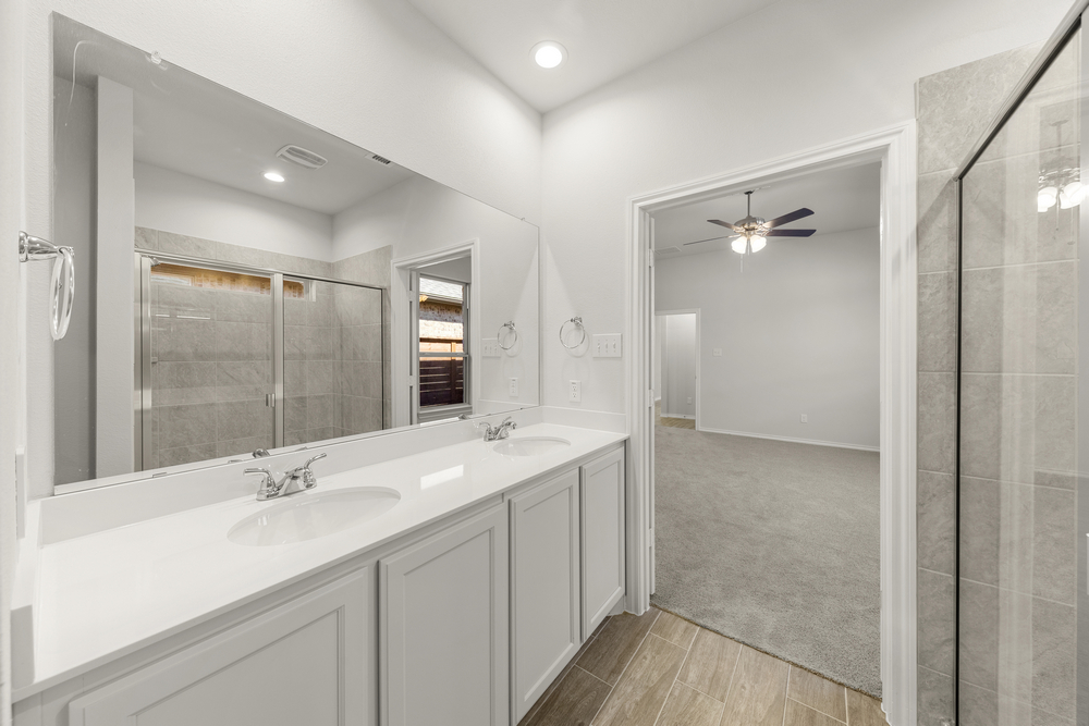 ImpressionHomes's tweet photo. 1-Story | 3 bed | 2 bath — Introducing 1909 Kit Fox Run in the captivating community of Solterra,  located in Mesquite, TX 🏡✨. Bask in the spacious family area that's perfect for quality time, and let your culinary dreams come alive in the dreamy California kitchen. https://t.co/GNi1HnEbTy