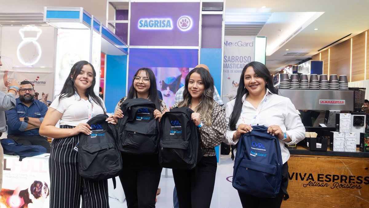 Sagrisasv's tweet photo. 🐶🐾 ¡Sagrisa presente en el Congreso Veterinario de León (CVDL 2023)! 📸

Este 18 y 19 de octubre estuvo lleno de mucha emoción, ya que conocimos a muchos amantes de los animales y compartimos nuestros productos para el cuidado de tus pacientes 🐕💊.

#SagrisaEnCVDL #Mascotas https://t.co/6y11YDcFdP