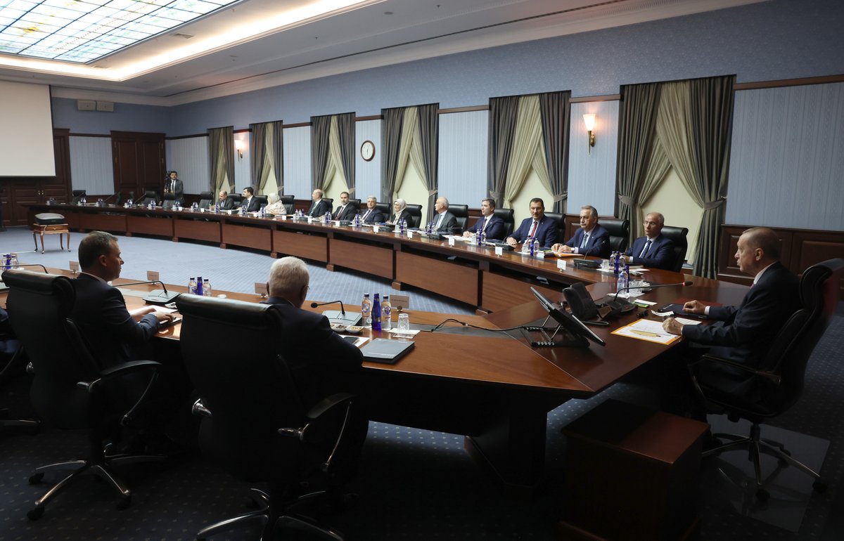 Genel Başkanımız ve Cumhurbaşkanımız Recep Tayyip Erdoğan, Genel Merkez'de düzenlenen MYK toplantımıza başkanlık etti.