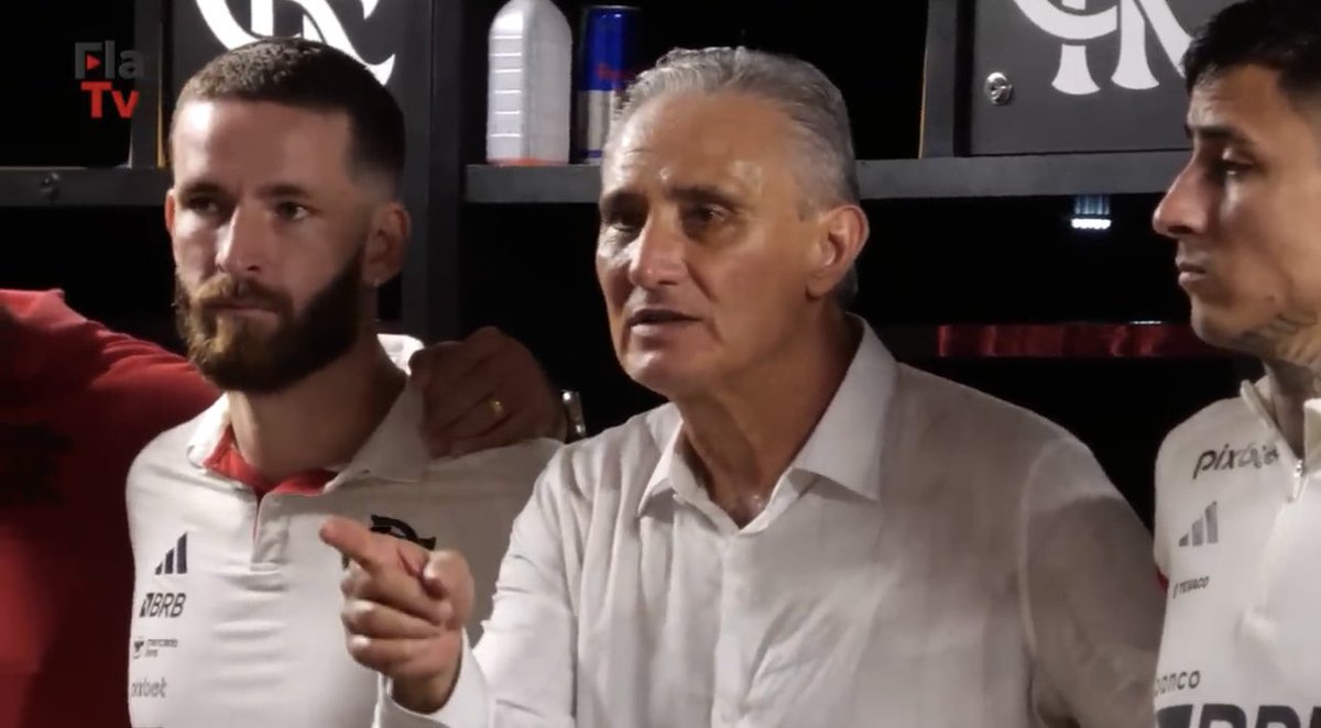 futebol_info's tweet photo. Discurso de Tite para os jogadores do Flamengo após vitória no clássico contra o Vasco:

"Vocês são exemplos para uma série de garotos. Não só seus filhos. Eles miram vocês, eles olham vocês, eles se espelham em vocês. Eles gostam de vocês, e vocês entram na casa deles. É muito grande o papel que vocês têm. Estou aqui para dar 'insights', para dar luz e vocês se sentirem orgulhosos."

📸 Reprodução/FlaTV