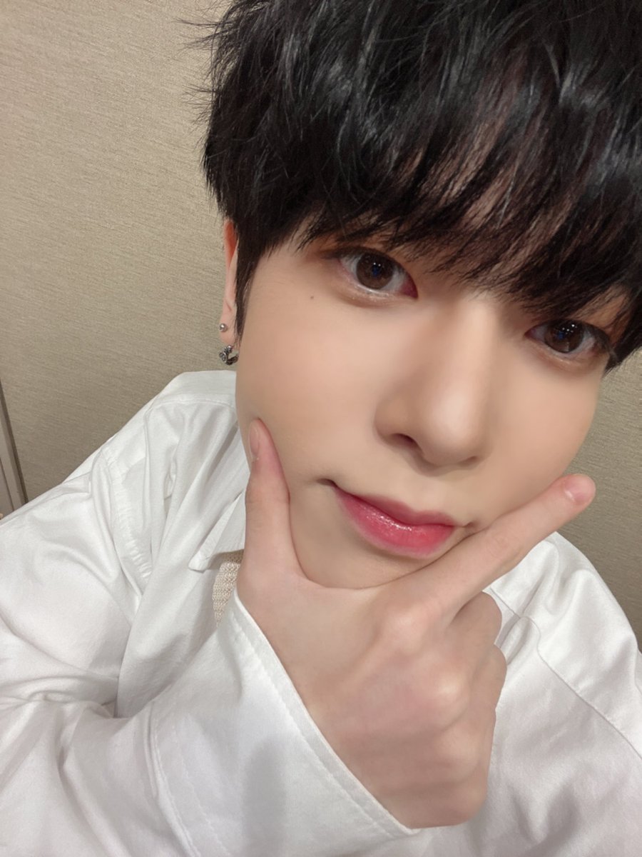 earldjf's tweet photo. 진짜 보송보송하고 말랑말랑해보인다 모찌같음 딸기모찌 왜 딸기모찌냐면 그냥 내가 지금 찹쌀가루에 서른마흔다섯번 굴린 쫀득하고 달달한 딸기모찌가 먹고 싶어서 https://t.co/sxxtis628p