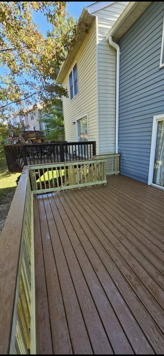 _ClassicRemodel's tweet photo. Decks make backyards shine😊. Our customer decided to go with @trexcompany to bring some extra comfort to their backyard😤. Also, adding in the Hybrid “cocktail” Rail to fit within their budget while still receiving exactly what they want. Lastly, thank you to @tw_perry. https://t.co/f2V35uFJtI