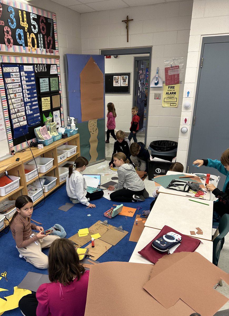 Working on our Halloween door this morning! 🎃👻💀#halloweenspirit