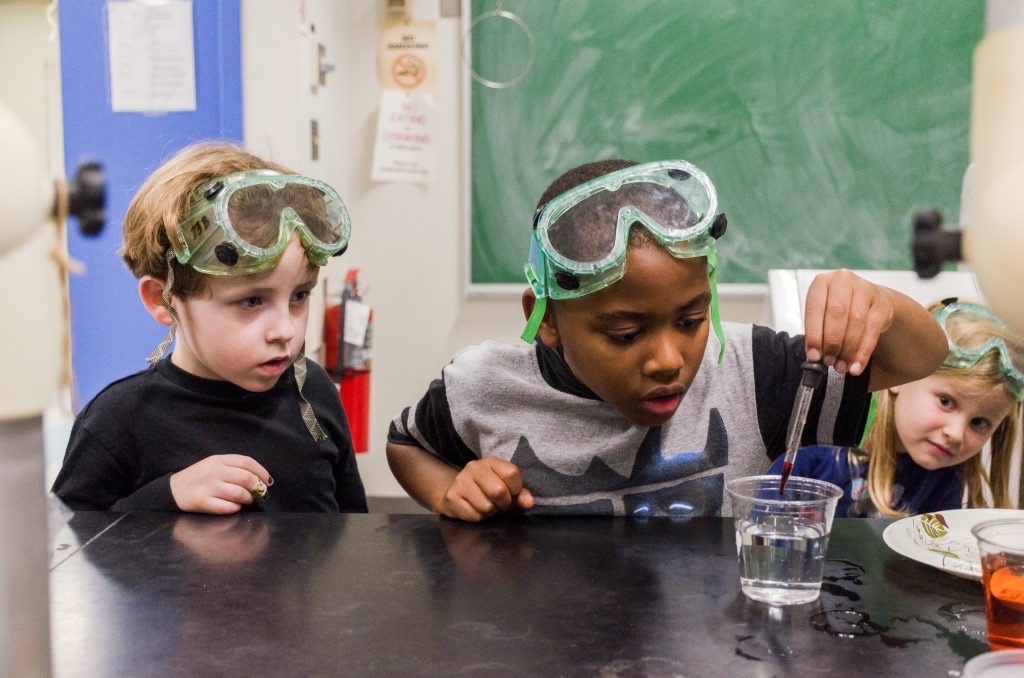 newpaltz's tweet photo. Family Mole Night returns to campus science labs on Thursday Oct 26, at 6p-8p.

A fun time at #SunyNewPaltz with student-led lab experiments for families and children ages 6-12; RSVP required!

Link: https://t.co/2x0BvAUiAb https://t.co/XwVxRMX25Z