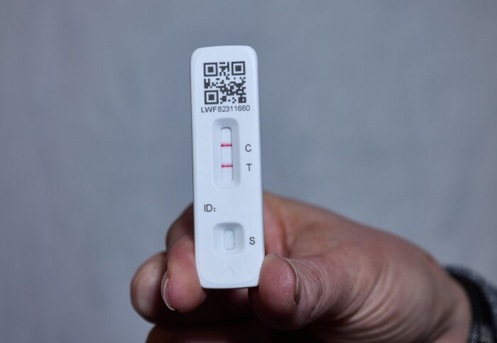 🚨📢 New #LongCovid research from <a href="/ReactStudy/">REACT study</a> <a href="/imperialcollege/">Imperial College London</a> 
🧵

♦️ 242,712 adults surveyed
♦️ 10% persistent symptoms 4 weeks+
♦️ 7.5% symptoms 12 weeks+
♦️ 5% have symptoms 1 year+ ‼️
♦️ Fatigue, cognitive dysfunction, joint pain most common
 1/3

imperial.ac.uk/news/248793/ma…
