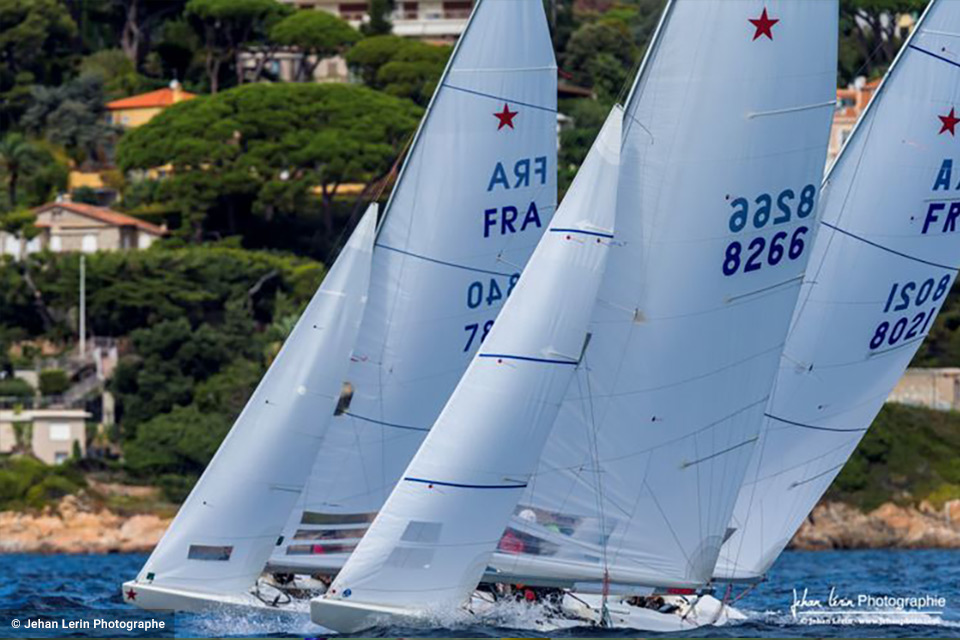 ⛵ C'est parti pour le championnat d'Europe de Stars ! Près de 45 concurrents sont attendus en rade de Cannes pour cette compétition de Star, bateau incroyablement novateur, aussi élancé que fin et fragile. Jusqu'à dimanche ➡ cannes.com/fr/agenda/anne…