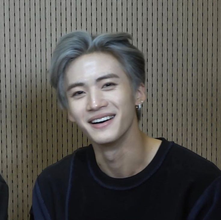 pentagonalways9's tweet photo. happy birthday yanan ! 🎉🎂 wishing you a day filled with love , laughter and all the small joys in life may this year be even more incredible than the last enjoy your special day !
 #HappyBirthdayYanan #PENTAGON #YananBirthday https://t.co/ck8p4K9YNo