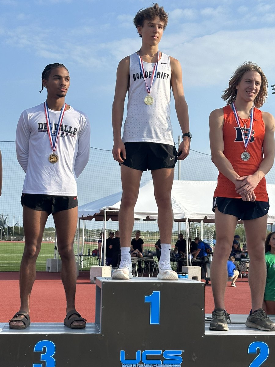 State bound!! Another incredible run by our very own James Butler today <a href="/J_vsdawrld/">James Butler Jr</a>, coming in with a commanding 3rd place finish at Regionals to get on the podium and qualify for next week’s State Meet. Can’t wait to see what’s next! 

#DVProud #DVYouKnow!
