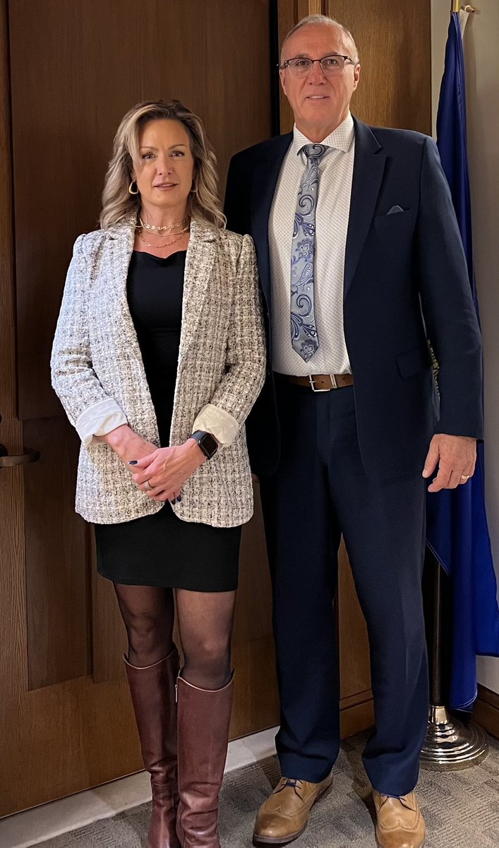 FDFAInsider's tweet photo. FDFA on the Hill advocating for our small export businesses to be treated the same as all export businesses.  Thank you @GlenMotz for being a land border duty free and small business champion.  #ExportBusiness #LandBorder #DutyFree https://t.co/GAwCktQ3Nf