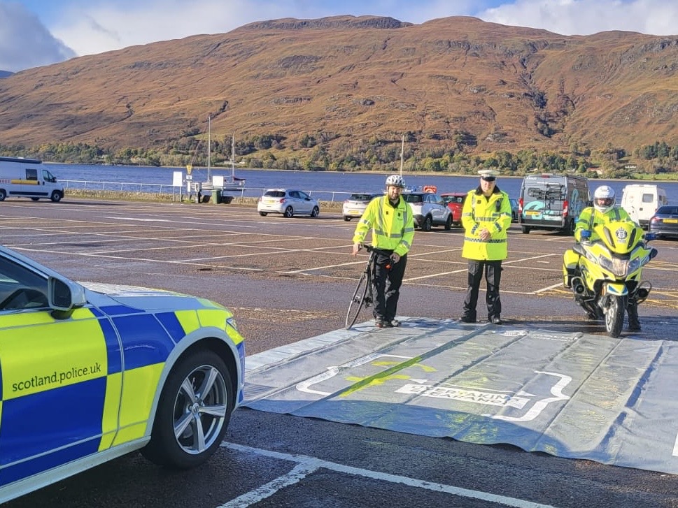 PSOSHighland's tweet photo. #HighlandandIslandsRP officers were running #OpClosePass on the A82 within Fort William on 22/10/2023. A number of drivers were stopped and spoken with regarding their driving behaviour around vulnerable road users, including our unmarked police cyclist. #ChatOnTheMat https://t.co/k04LJCkDw5
