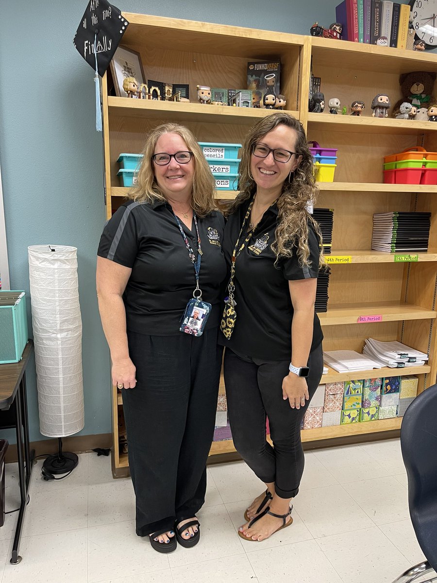 JArchebelle's tweet photo. Twin day with my Twinkie! @BernalCounselor @NISDBernal #RedRibbonWeek2023 https://t.co/teRE5HqFXW