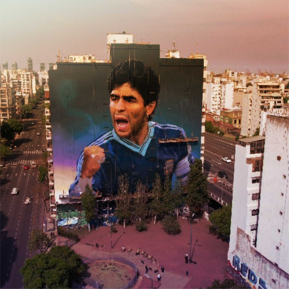 m10memorial's tweet photo. La ciudad grita su nombre.

The city yells his name.

La città grida il suo nome.

#señales #señalesdediego #m10memorial #m10 #diego #diegoarmandomaradona #diegoparasiempre #argentina #futbol #diegomaradona #diegoeterno
#quisieraveraldiegoparasiempre #memorialdiego #diegoseñales https://t.co/Rv3q2BPwBn