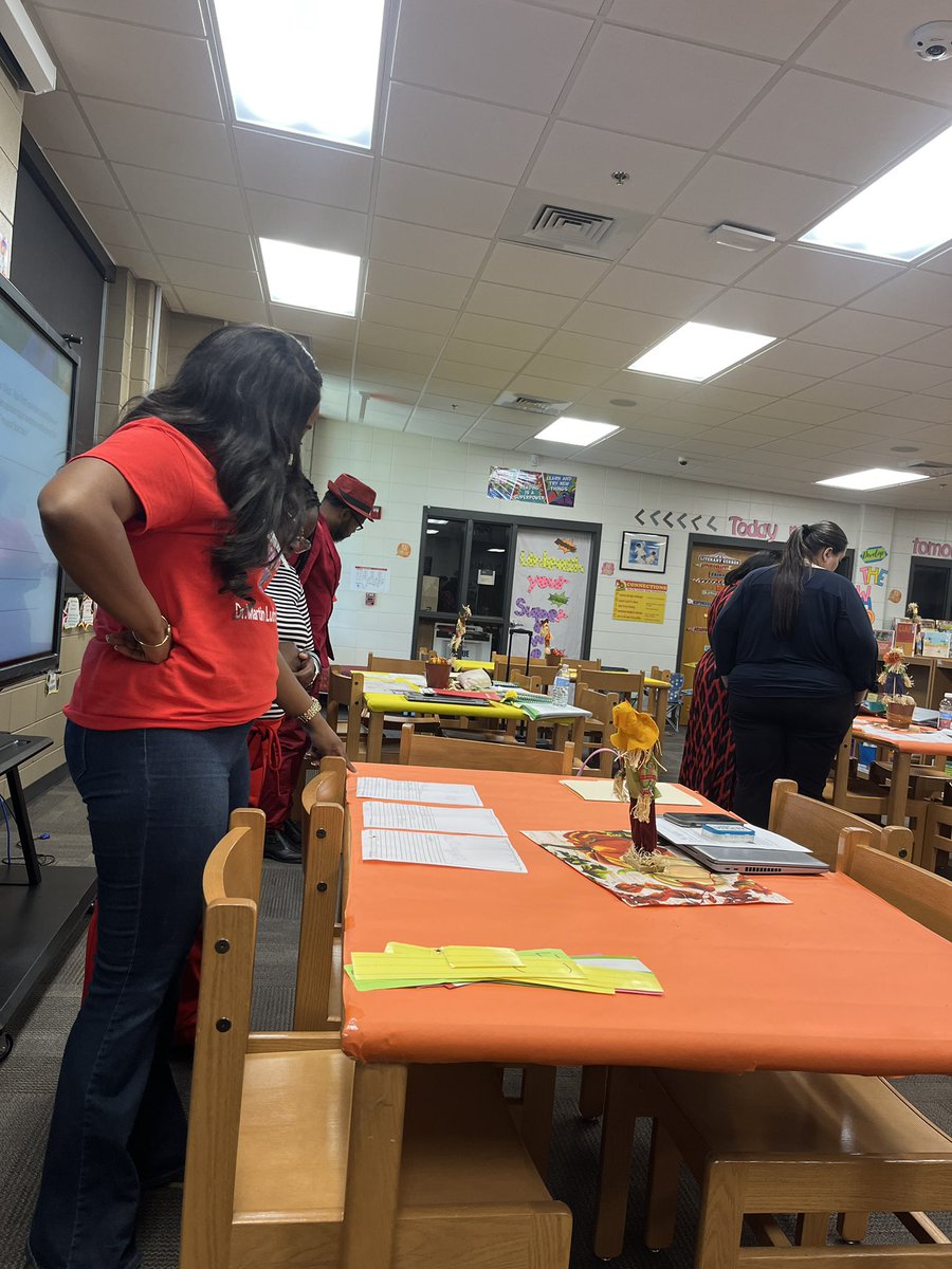 OlenaSFloore's tweet photo. Kindergarten teachers are analysing student writing samples, learning Step Up To Writing strategies and ways to use them throughout the school day! @BibbSchools @BibbLearning https://t.co/LO6hzuxGjT