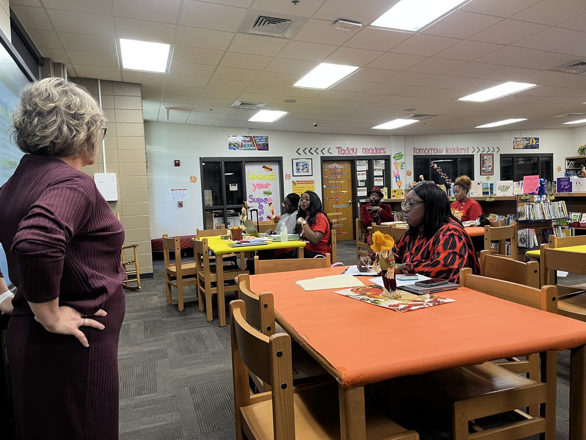 OlenaSFloore's tweet photo. Kindergarten teachers are analysing student writing samples, learning Step Up To Writing strategies and ways to use them throughout the school day! @BibbSchools @BibbLearning https://t.co/LO6hzuxGjT
