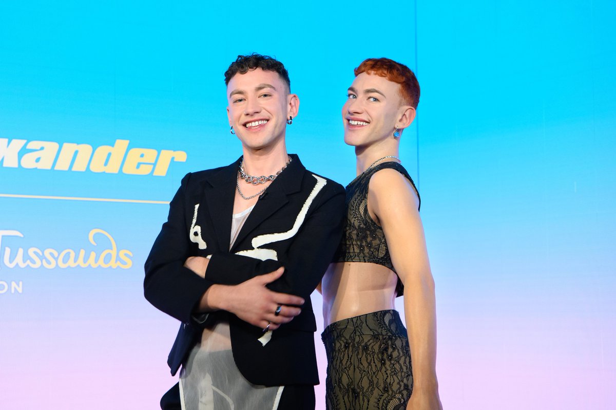alexander_olly's tweet image. still really can’t believe this is real…. ! my lil figure in @MadameTussauds 😻🤭😭 it’s a magical place because where else can you hang out with both Dame Judi Dench and ET?? i’ve seen a few people taking pics with my figure already which is extremely cute thank you so much!!💖