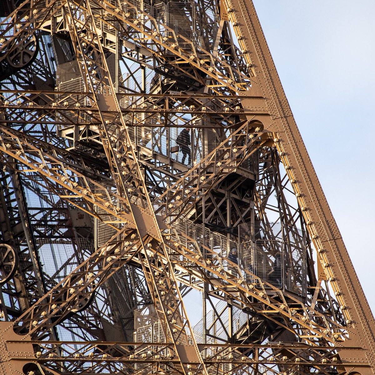 🇫🇷 Profitez des vacances pour gravir les 674 marches qui mènent jusqu’au 2ème étage. Réservez votre billet « escaliers 2e étage », même en dernière minute, pour vivre une expérience inoubliable, à votre rythme, au cœur de ma structure ! 🤩
👉 toureiffel.paris/fr/actualites/…